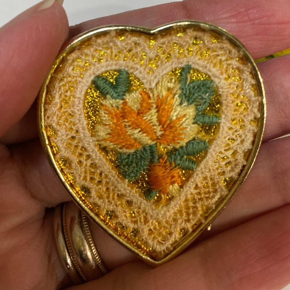 Vintage Heart Brooch Gold Tone Embroidered Floral Lace Trim Pin 1.75in